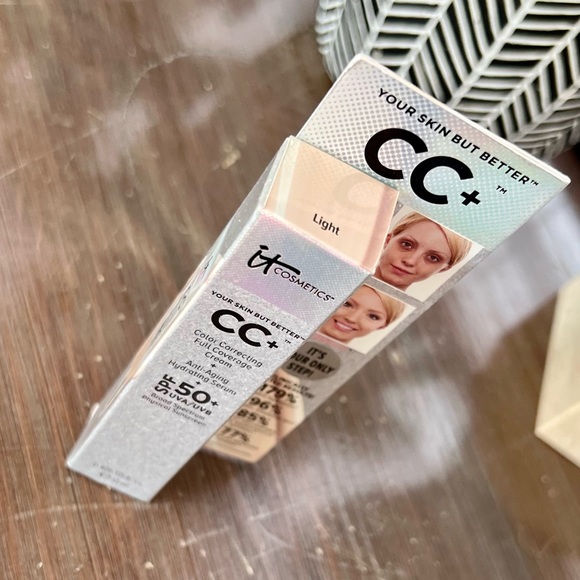 It Cosmetics CC Cream Color correcting full coverage cream. Anti-Aging Hydrating - Picture 6 of 15